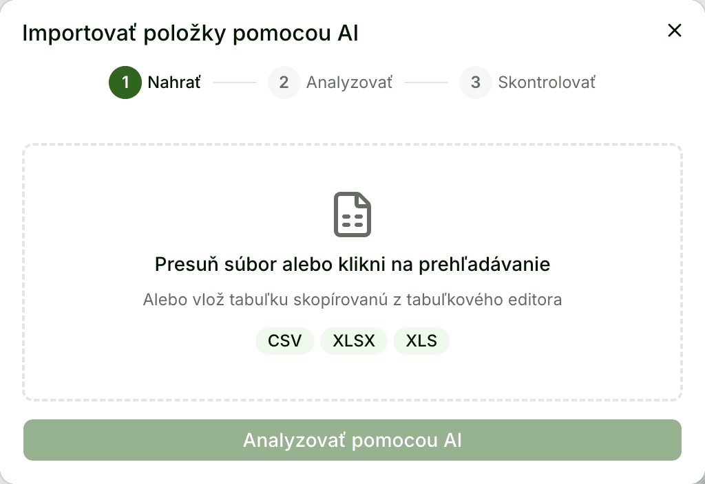 Dialóg importu v Stokee Inventory s plochou na vloženie súborov CSV, XLSX a XLS a tlačidlom „Analyzovať pomocou AI“.